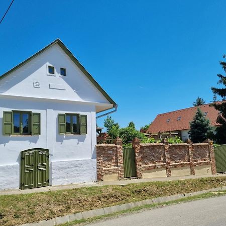 Tulipanos Palkonya Villa Ngoại thất bức ảnh