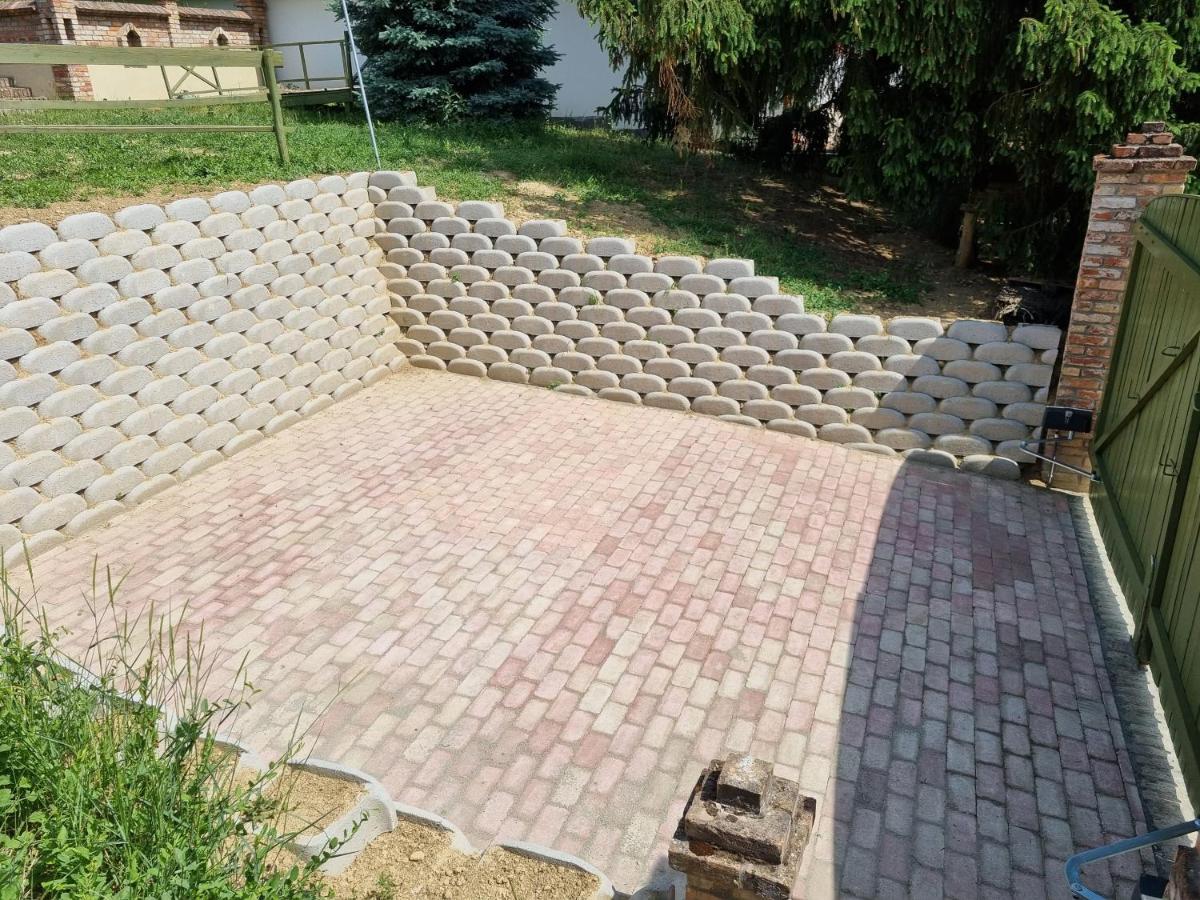Tulipanos Palkonya Villa Ngoại thất bức ảnh